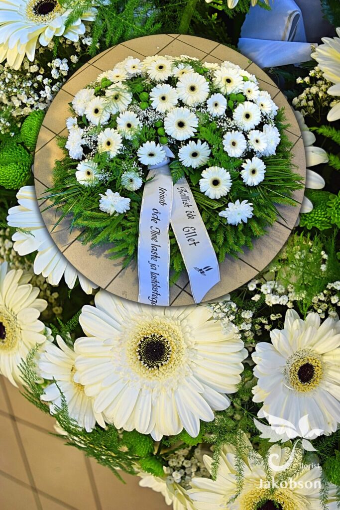 matusepärg kuuseokstega