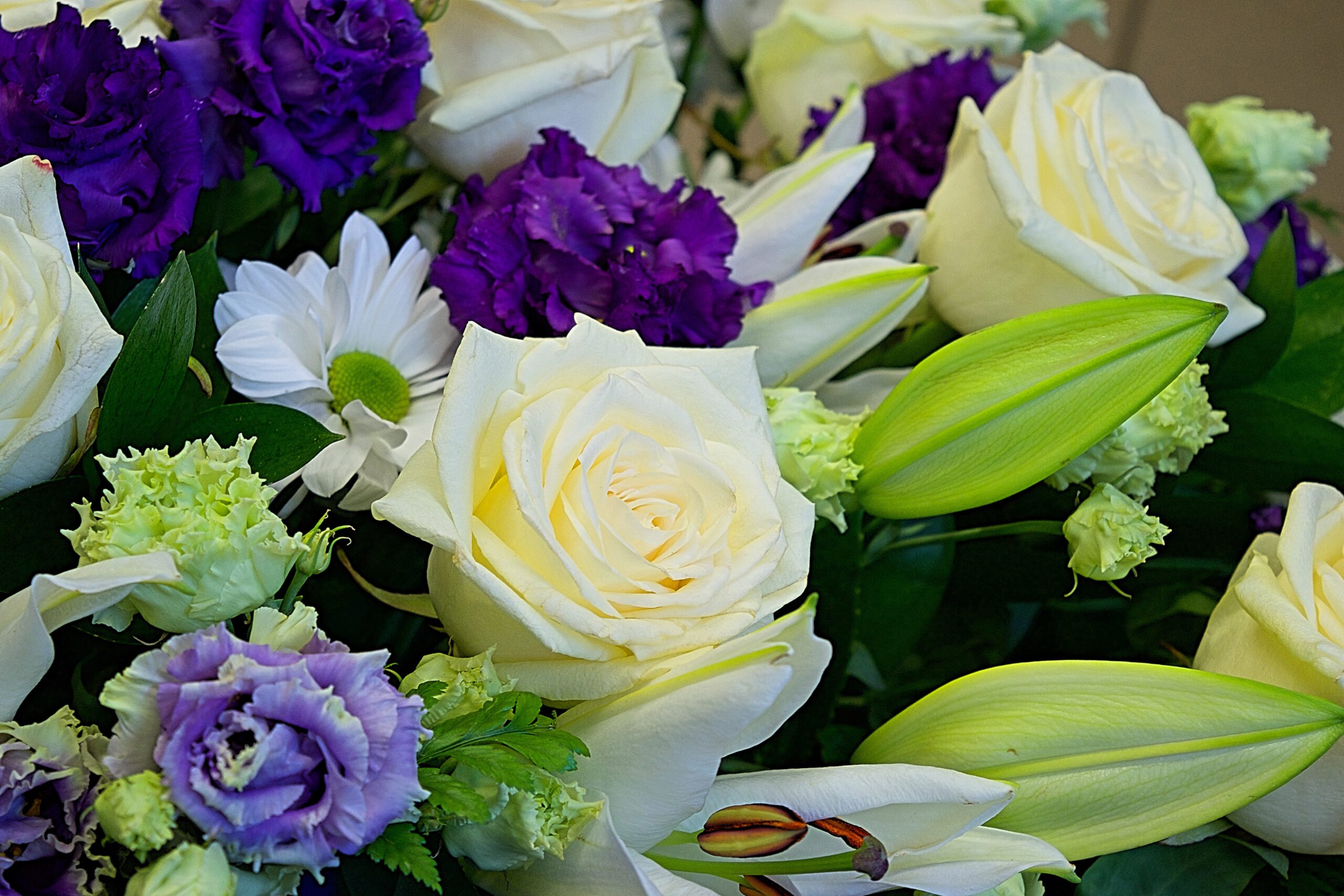 Milliseid lilli valida pärjale